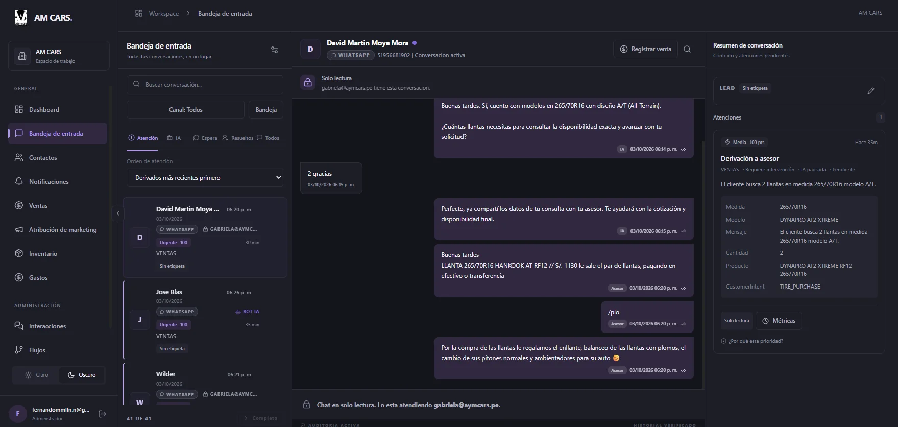 Interfaz real de bandeja omnicanal con WhatsApp, asignación de asesor y contexto de conversación